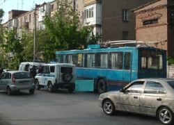 В Таганроге троллейбус насмерть сбил мужчину