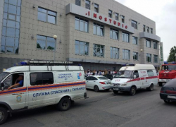 Офисное здание в центре Таганрога эвакуировали из-за угрозы взрыва