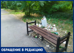 «Красота» на каждом шагу в одном из скверов Таганрога