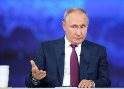 «Я против обязательной вакцинации, но я привился!»: прямая линия с Владимиром Путиным началась с вопросов медицины