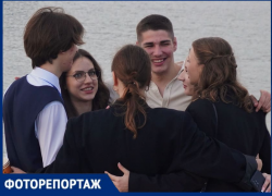 Фоторепортаж: Таганрогские выпускники — между детством и взрослой жизнью