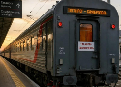 Поезд Таганрог — Симферополь теперь доезжает только до Керчи: пассажиров пересадят на автобусы