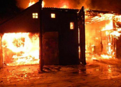 В Таганроге пожар произошел в гаражах