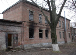 При пожаре на переулке Украинском пострадал таганрожец