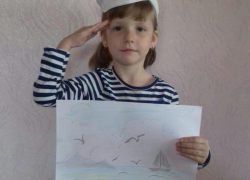 Соня Колоколенко ждет лета, чтобы строить песочные замки с папой и братиком