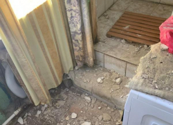 Потолок грозит упасть на головы таганрожцев в аварийном доме на Большой Бульварной