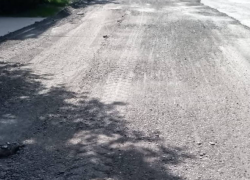  Пока что просто засыпали ямы - ремонт дорог в Таганроге