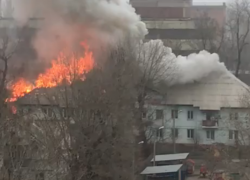 30 человек эвакуировали из горящего дома в Таганроге