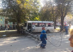 Момент аварии, с участием маршрутного такси в Таганроге, попал на камеру видеорегистратора