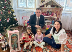 Заместитель губернатора стал волшебником: новогодняя мечта маленькой таганроженки исполнилась