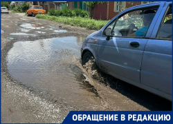 "Будем плавать в этой жиже": из-за нового соседа на ул. Подгорная кругом сплошная грязь и ил 