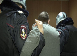 Пьяный таганрожец так хотел поработать на заводе, что подрался с охранником