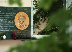 В Симферополе открыли мемориальную доску Фаине Раневской