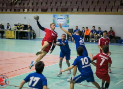 Таганрогский гандбольный клуб "Факел" принял у себя омский "Скиф"
