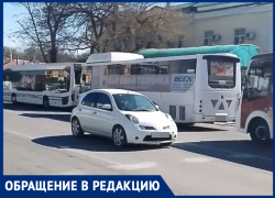 Транспортный коллапс в центре Таганрога: как остановка на "Радуге" превратилась в ловушку