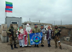Таганрогские волонтёры поздравили солдат с Новым годом