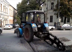 В центре Таганрога устраняют прорыв водопровода, автомобильное движение затруднено