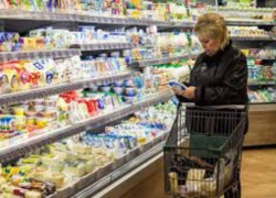Жители Таганрога стали экономить на еде