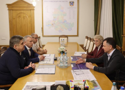 Капитальный ремонт дороги рядом с Таганрогом обсудил Юрий Слюсарь с главой Росавтодора