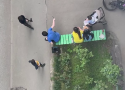 Мат при детях и игры с ножом: жители "Дубков" в Таганроге напряжены 