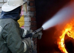 В Таганроге загорелась "заброшка" на ул. Инструментальной