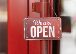 В Таганроге начнут штрафовать за иностранные надписи на вывесках: как этого избежать