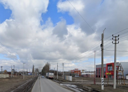 «Их нет в природе»: таганрожцы удивляются, как могли убрать грязь у бордюров на Польковском шоссе