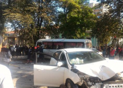 В аварии с маршрутным такси в Таганроге пострадали 16 человек