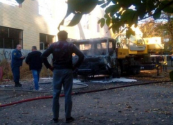 В Таганроге сгорел кран от соприкосновения с высоковольтными проводами