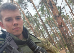 Ярослав Азарычев геройски погиб на СВО, его родителей "кинули" с памятником