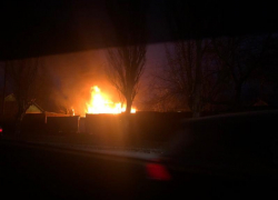 В крупном пожаре в Таганроге спасли человека