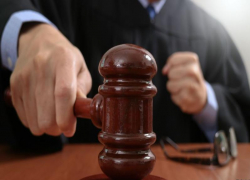 За махинации в продаже дверей таганроженку осудили на три года