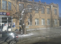 В Таганроге новая опасность - сосульки