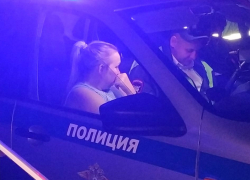 Подвыпившая мадам устроила  массовые аварии в одном из дворов Таганрога