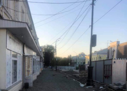 Сроки горят: в Таганроге на Петровской отказались от зеленых насаждений