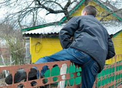 Из частного дома в Таганроге сельский житель вынес 230 тысяч рублей