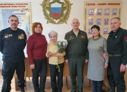  В Таганроге медаль «За боевые заслуги» вручили дочери погибшего красноармейца
