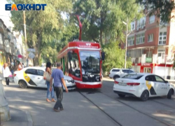 И снова здравствуйте: в Таганроге столкнулись такси и новый трамвай 