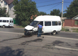 В Ростове в результате ДТП пострадали четверо пассажиров маршрутки Ростов - Таганрог