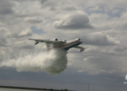 Пилоты МЧС России совершили тренировочные полеты на таганрогских самолетах Бе-200 