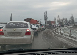 «Стоп-контроль» на въездах в Таганрог вызвал утром многокилометровые пробки