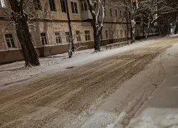 «Снег до 4 см можно не чистить»: власти Таганрога объяснили нормы уборки после жалоб горожан