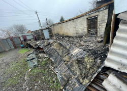 Чудовищный пожар уничтожил пункт выдачи заказов под Таганрогом