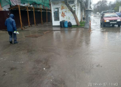 В центре Таганрога стоит вода по колено, обещалкин  Куранов обманул людей