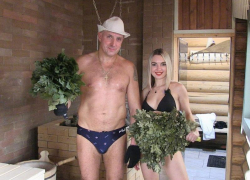 Настя Чехова попробовала себя в роли банщика 