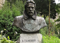 В этот день умер самый известный таганрожец 