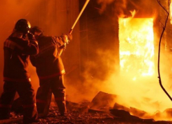 Крупный пожар в Таганроге тушили 18 человек