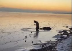 В Богудонии спасли замерзающего человека в Таганрогском заливе