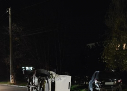 Лихач перевернул машину на таганрогской улице