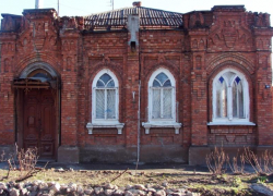 Цветы из прошлого: в Таганроге обнаружили ещё одну архитектурную редкость